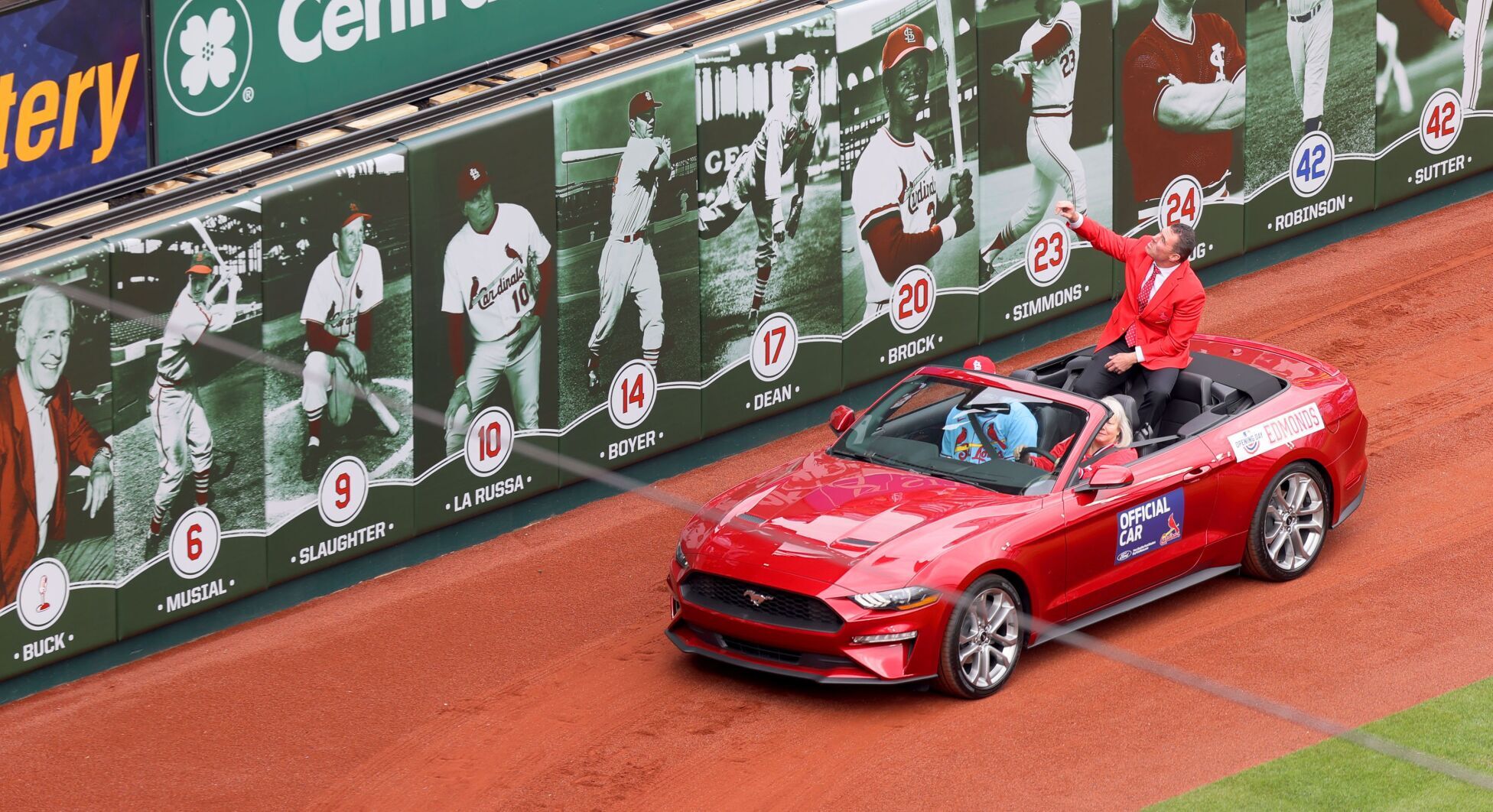 Cardinals host opening day at Busch Stadium